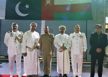 PNS Yarmouk conducts exercises with Oman Navy ship in Gulf of Oman during regional maritime security patrol