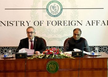 Foreign Secretary briefs diplomats on situation in IIOJK