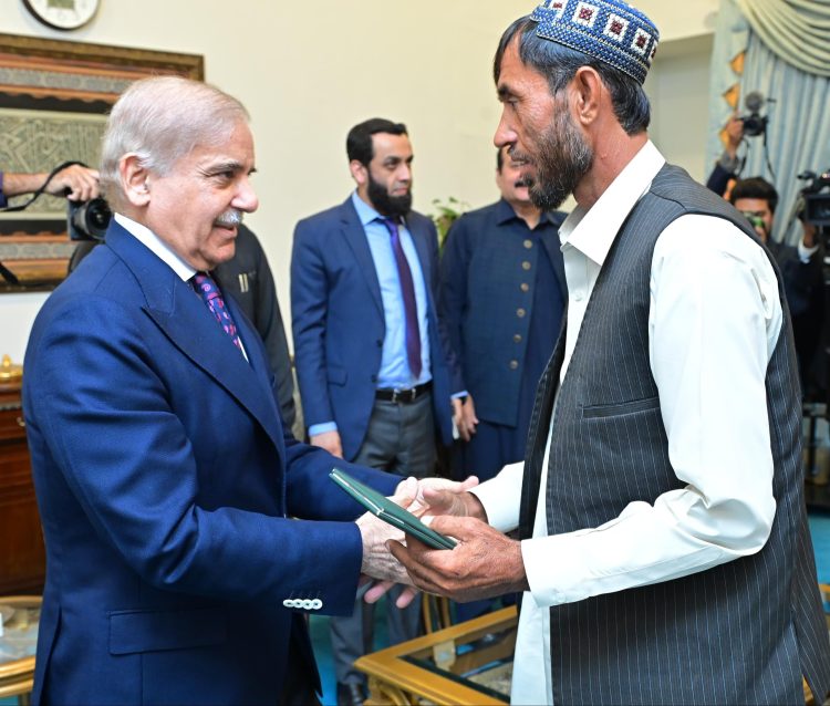 Muhib Ullah Kakar, an excavator driver who saved a family stranded in flash flood in Qilla Abdullah calls on Prime Minister Muhammad Shehbaz Sharif. Islamabad, 4 September, 2024.