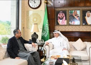 ISLAMABAD: The Ambassador of Khadim Haramain Sharifin to Pakistan, Mr. Nawaf bin Saeed Al-Maliki, received the Federal Minister of Interior and Anti-Narcotics, Mr. Mohsin Raza Naqvi.  During the meeting, pleasant conversation and issues of mutual interest were discussed.