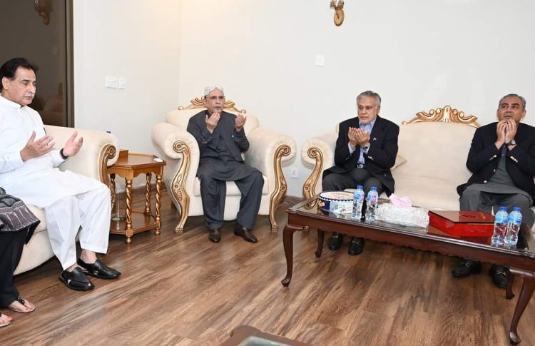 The arrival of the President, the Speaker of the National Assembly and the Federal Interior Minister at the residence of the Deputy Prime Minister and the Foreign Minister.