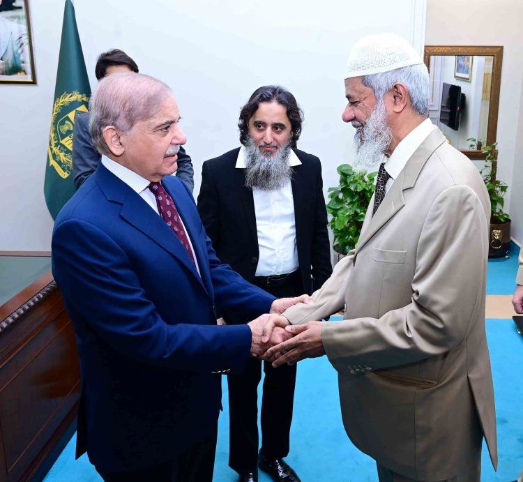 Renowned Islamic Scholar Dr. Zakir Naik calls on Prime Minister Muhammad Shehbaz Sharif in Islamabad on 2 October 2024.