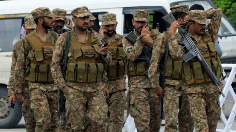 Army deployed in Islamabad with orders to ‘shoot miscreants’