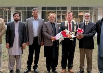 Private Schools Network founder and central president Dr. Muhammad Afzal Babar and other directors of the National Curriculum Council presenting a bouquet to Dr. Shafqat Ali Janjua on his retirement.