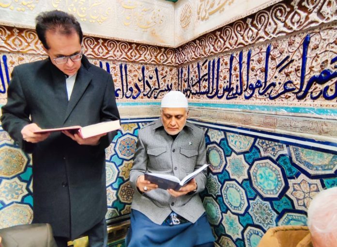 Deputy PM pays homage at holy shrine of Imam Raza