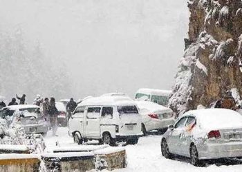 Severe cold wave grips Pakistan, life disrupted in northern areas
