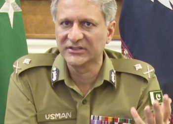 IGP awards appreciation certificates to police officers