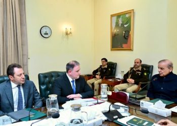 Azerbaijani Defence Industry Minister calls on  PM