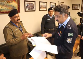 IG Rizvi holds khuli katchery to address public concerns