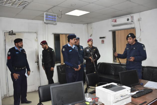 SSP Shoaib conducts surprise visit to PS Sabzi Mandi