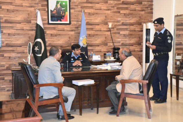 Resolving public grievances police top priority; says DIG Tariq