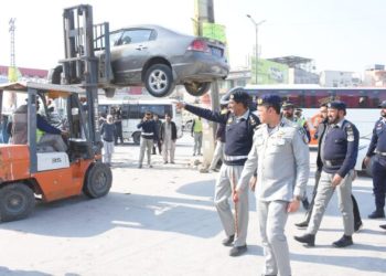 ITP crackdown on illegal parking at Faizabad