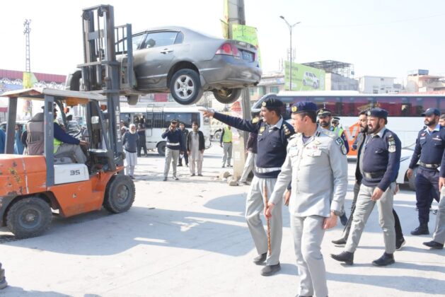 ITP crackdown on illegal parking at Faizabad