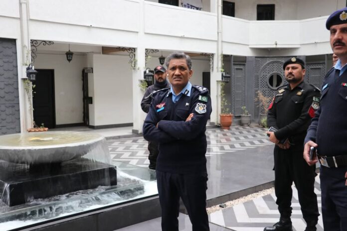 DIG Headquarters pays surprise visits to Industrial Area, Kohsar Police Stations