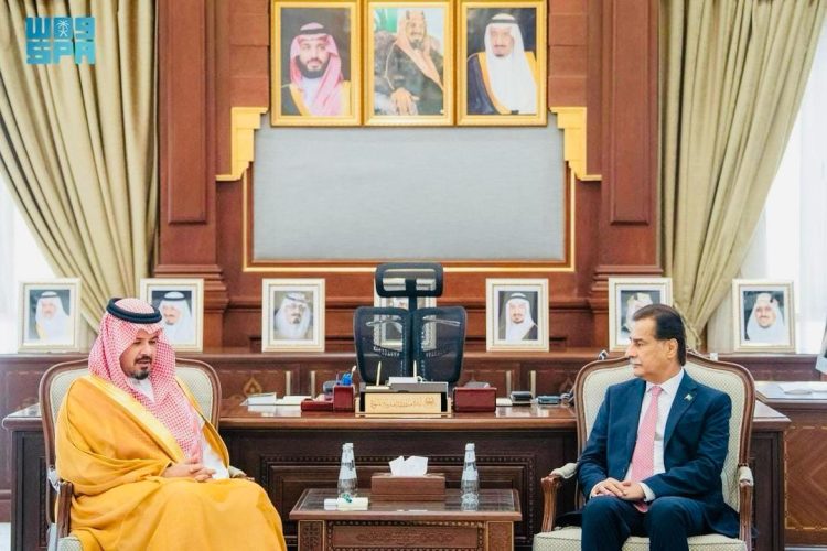 Madinah, 23 April 2025: The Speaker of the National Assembly, Sardar Ayaz Sadiq, met with Prince Faisal bin Salman Al Saud, Governor of Madinah Province, in Madinah, Saudi Arabia.