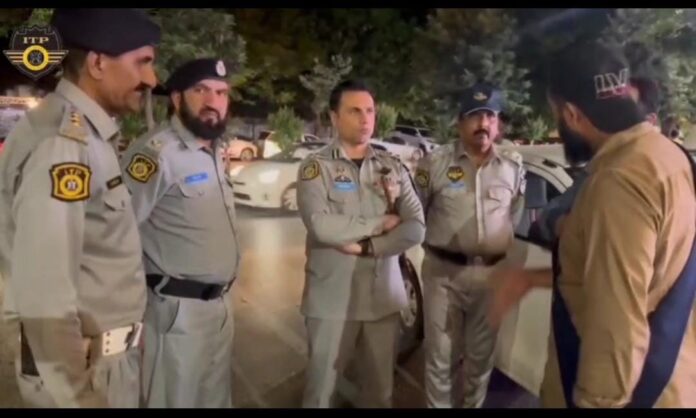 CTO  Zeeshan  pays surprise visit to F-6 Markaz, reviews traffic arrangements