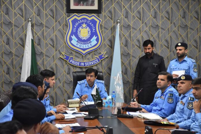 DIG Tariq chairs crime meeting, orders crackdown on criminals