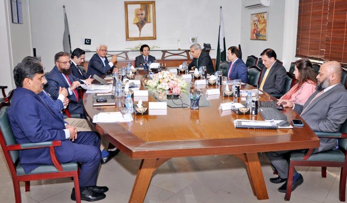 Petroleum Minister visits PPL head office