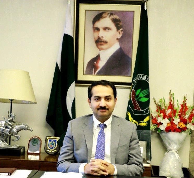 DC inspects cattle market, reviews Eid arrangements