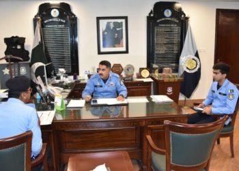 IGP Rizvi extends financial assistance to ailing head constable