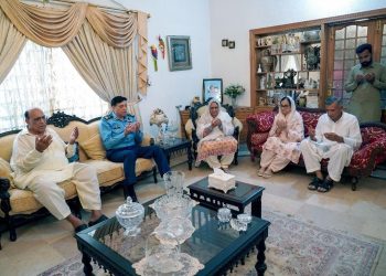 Air chief visits residence of martyred Squadron Leader Usman Yousaf for condolence