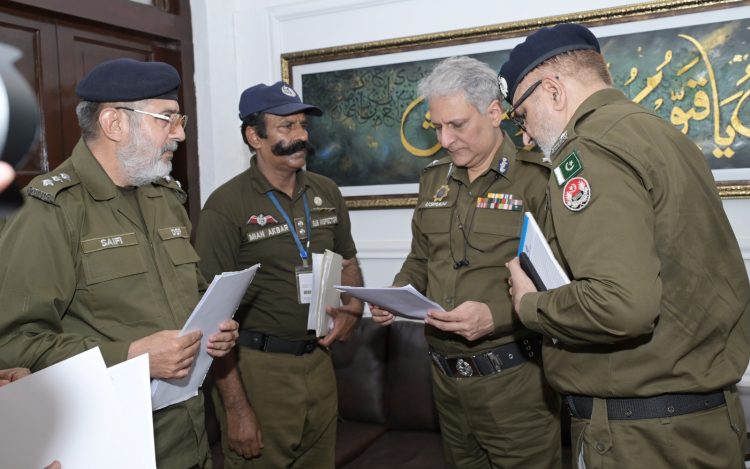 IG Punjab Meets Police Employees and Their Families