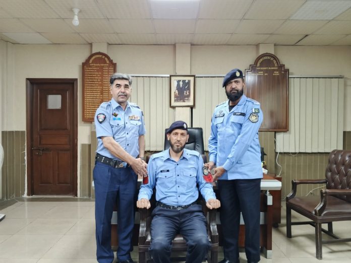 SP Iqbal pins ranks on two newly promoted head constables