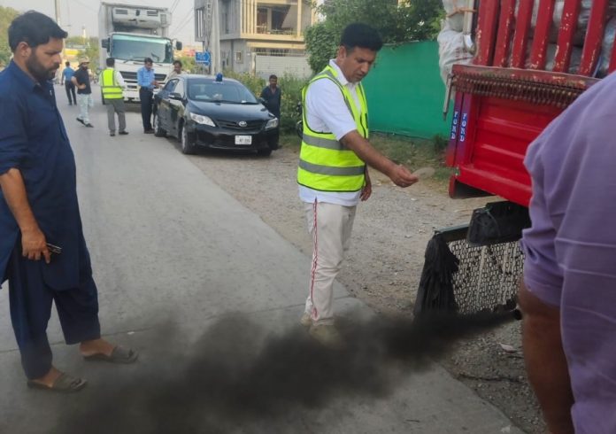 Pak-EPA, Islamabad Police resume joint crackdown on smoky vehicles to curb harmful emissions
