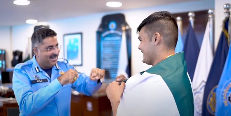 Islamabad Police’s proud boxer Ali Nawaz receives a warm welcome on his return home, invited to the office by the IG