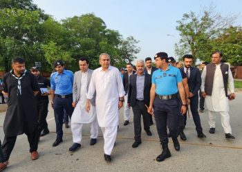 Mohsin reviews Muharram security arrangements of Central Imambargah