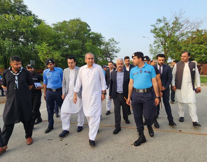 Mohsin reviews Muharram security arrangements of Central Imambargah