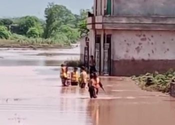 ICT Police rescue six, including children, from flash flood in Korang Nullah