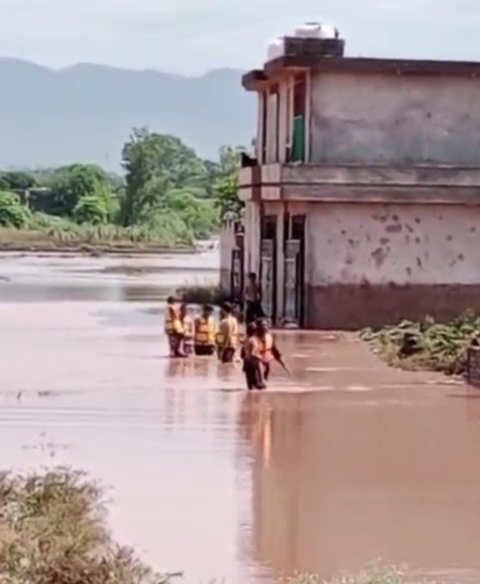 ICT Police rescue six, including children, from flash flood in Korang Nullah