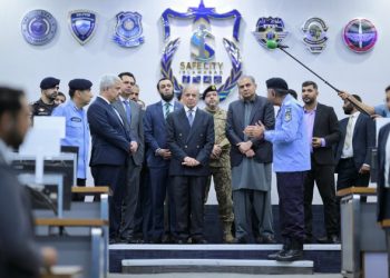 PM visits Islamabad Safe City Command, Control Center; gets briefing