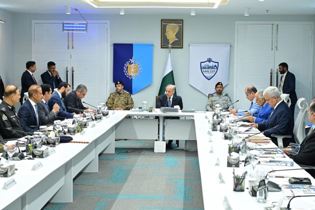 Govt building safe, business-friendly environment for Chinese community: PM