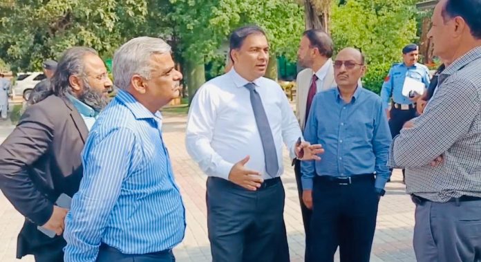 CDA Chairman reviews progress on ‘Gardenia Hub’ during visit to CDA nursery