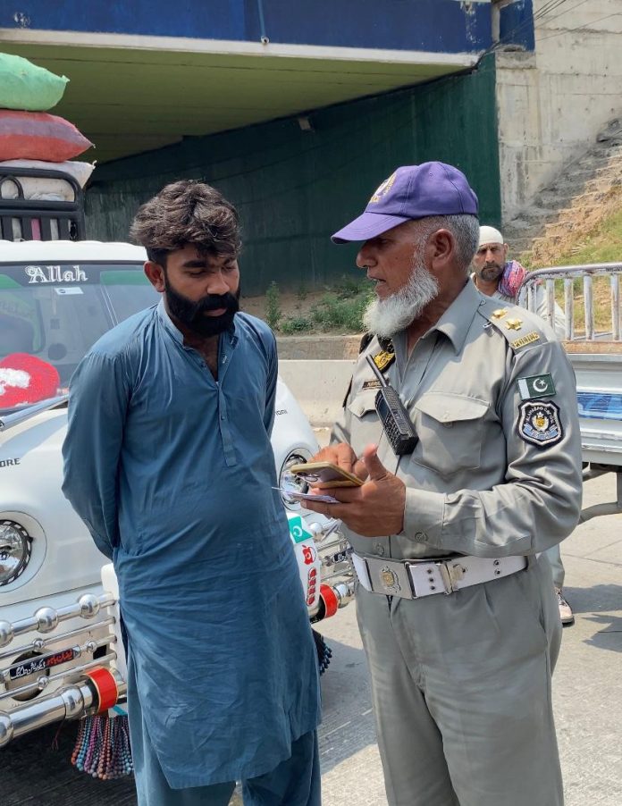 ITP fines over 11,600 motorists in Islamabad for traffic violations last week