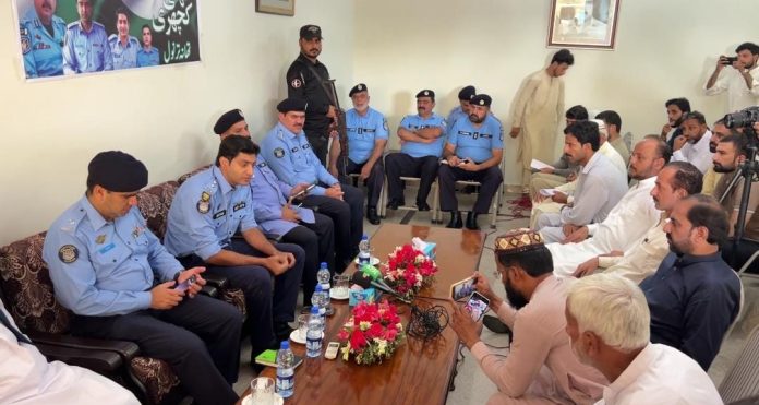 SSP Shoaib holds khuli Kachehri in Saddar Zone to address citizens’ grievances