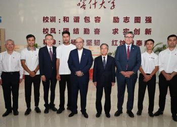 President Zardari visits Kashgar University