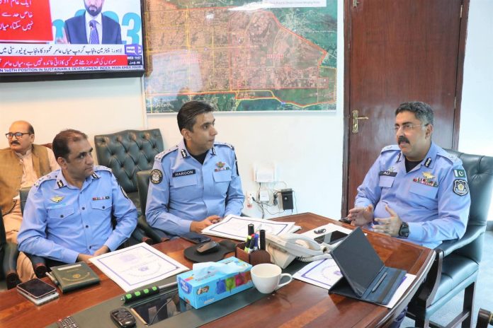 IG Rizvi reviews performance of senior officers, sets security priorities