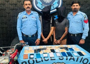 ICT Police nab two dacoits, cash, phones & weapons seized