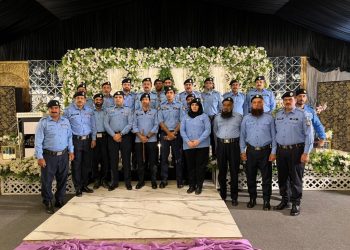 DIG Tariq pins ranks to promoted police officers in graceful ceremony