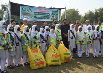 Volunteers participate in Rawal Dam cleanliness campaign