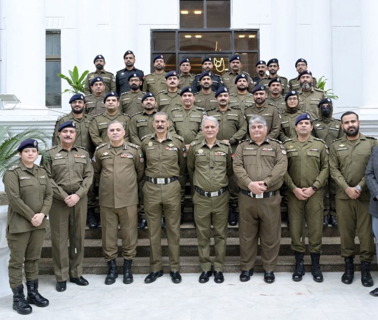 Central Police Office: Promotion rank pinning ceremony held for officers promoted to the rank of Inspector
