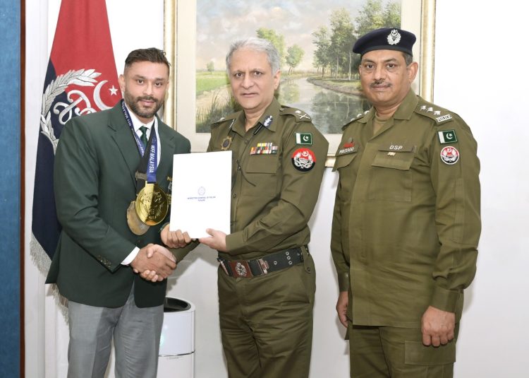 IG Punjab Meets Constable Asim Raza, Gold Medalist at International Bodybuilding Championship