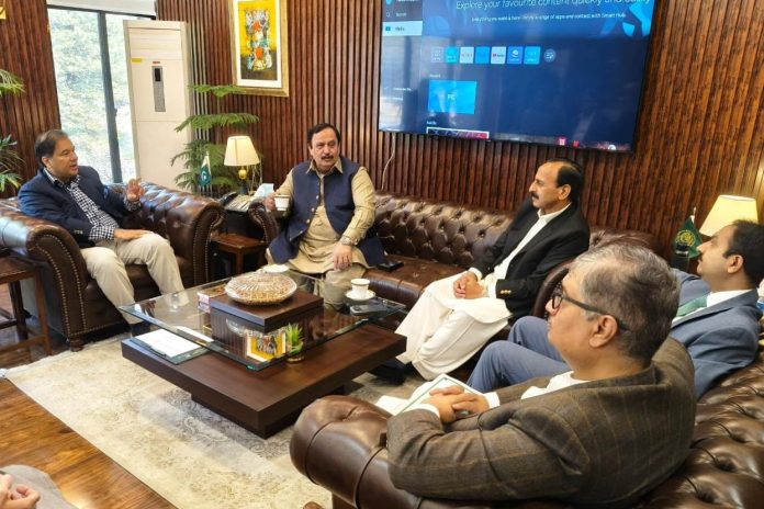 Lawmakers, CDA Chief discuss new solid waste management framework