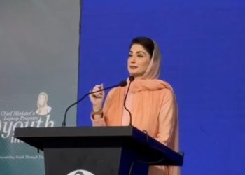 Punjab CM attends Honahaar scholarship, laptop distribution ceremony in Lodhran