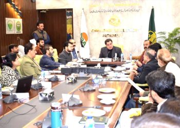 Bilal Yasin reviews progress on ‘Apni Chhat Apna Ghar’ scheme in Rawalpindi