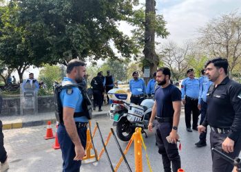 SSP Operations Qazi reviews security arrangements for Friday prayers