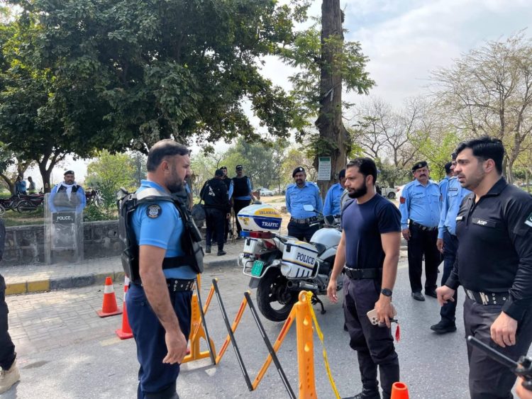 SSP Operations Qazi reviews security arrangements for Friday prayers